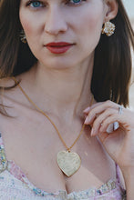 Load image into Gallery viewer, The Pink Reef Vintage Shell Earrings