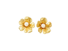 Load image into Gallery viewer, The Pink Reef small golden flower stud with pearl